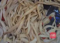 Illustration of hand-torn Pleurotus eryngii 11