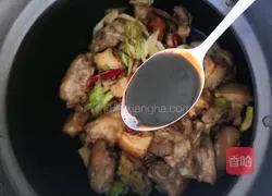 Illustration of braised pig's feet with mushrooms and peanuts 12