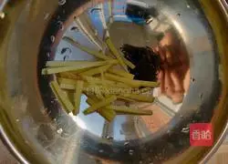 Illustration of how to make pot pork 15