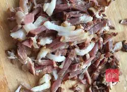 Illustration of how to make Chongqing sweet potato bacon dumplings 1