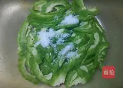 Illustration of how to make fried bitter gourd with eggs 4