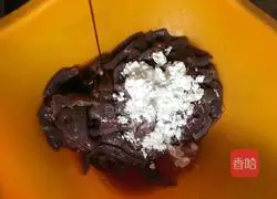 Illustration of how to stir-fry pork liver with garlic moss 2