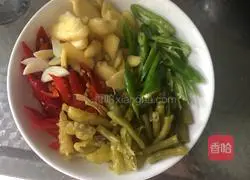 Illustration of how to make pork liver with pickled pepper 2