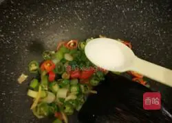 Illustration of how to make spicy and sour sausage 6