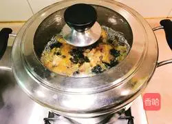 Illustration of how to make steamed chicken with golden needles and fungus 13