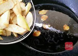 Illustration of how to braise wild rice in oil 8