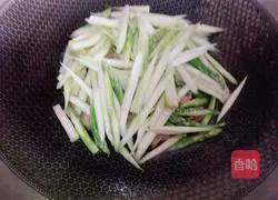 Illustration of how to make asparagus and fried meat 6