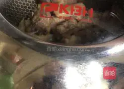 Illustration of how to make Hakka chicken with wine 5