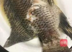 Cantonese style-steamed reservoir crucian carp recipe 4