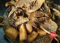 Illustration of how to cook pork with dried bamboo shoots 7