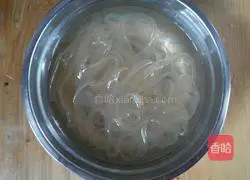 Illustration of how to make minced meat vermicelli 3