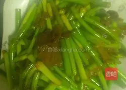 Illustration of how to make fried pork slices with garlic sprouts 6