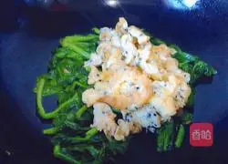 Illustration of how to make spinach, scrambled eggs and black sesame seeds 10