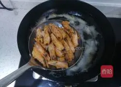 Illustration of how to eat two shrimps 9