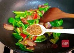 Illustration of how to stir-fry bacon and pepper 7