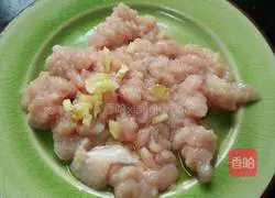 An illustration of how ants climb a tree 2