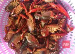 Illustration of how to make spicy crayfish 4