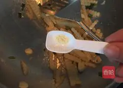 Illustration of how to make wolf tooth potatoes 8