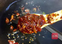 Illustration of how to make boiled pork slices 9