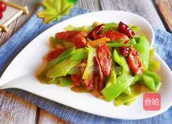 Illustration of how to make fried sausage with green bamboo shoots 1