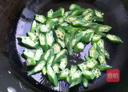 Illustration of how to make scrambled eggs with okra 5