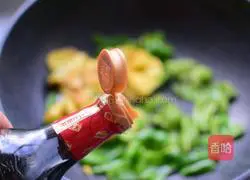 Illustration of how to make scrambled eggs with pepper 10