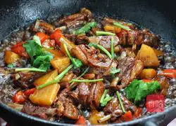 Illustration of braised lamb chops and stewed potatoes 9