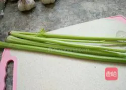 Illustration of how to make spicy shrimps in Qinxiang dry pot 4