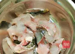 Illustration of how to make spicy saliva fish 2