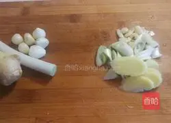 Illustration of how to make pan-fried Wuchang fish 3