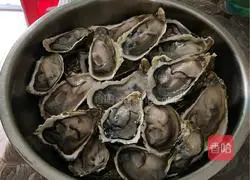 Illustration of how to make steamed oysters with garlic 3