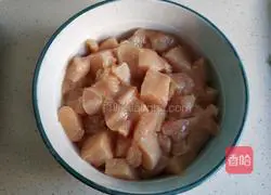 Illustration of how to make diced chicken in sauce 1