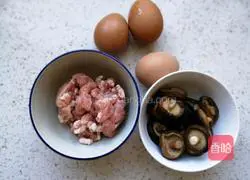 Illustration of how to make mushroom rolls 1