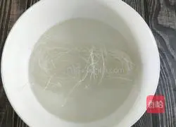 Illustration of how to make steamed garlic vermicelli scallops 5