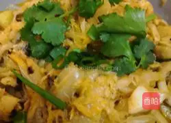 Sauerkraut and braised chicken skin Practice illustration 6