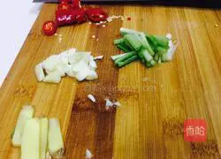 Illustration of how to make roast pork with mushrooms 3