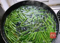 Illustration of how to make fried beans and meat 2