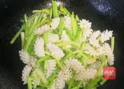 Illustration of how to cook squid and celery 3