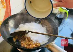 Illustration of how to make meat powder skin 12