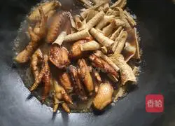 Illustration of how to cook tiger skin chicken wings and roasted yuba 19