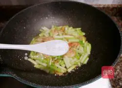 Illustration of how to make fried shrimps with chives 9