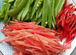 Illustration of how to make fried snow peas 1