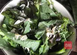 Illustration of how to make shrimps and lettuce leaves 3