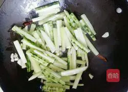 Illustration of how to make fried ham with cucumber 6