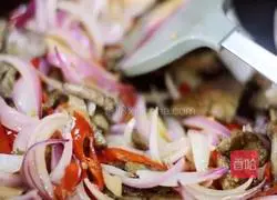Illustration of how to stir-fry pork liver with onions 7