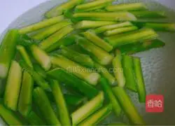 Stir-fried asparagus and shrimp Practice illustration 2