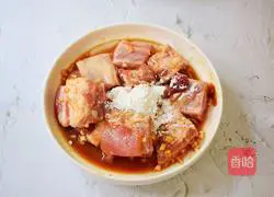 Illustration of how to make steamed taro with spareribs 12