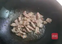 Illustration of how to make fried black pork with pumpkin flowers 3