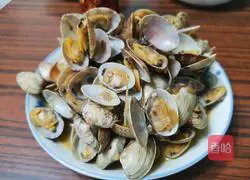 Illustration of how to steam clams with wine 4