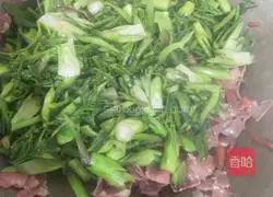 Illustration of how to stir-fry ham and thorn sprouts 9